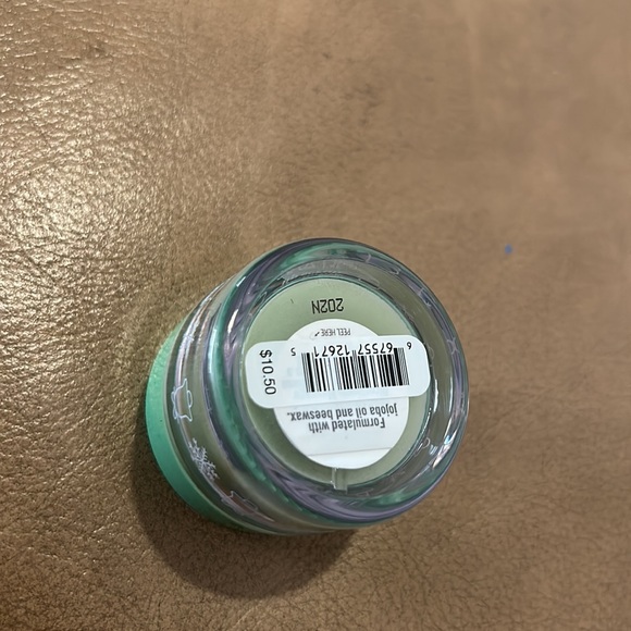 Brand new lip scrub - Picture 3 of 4